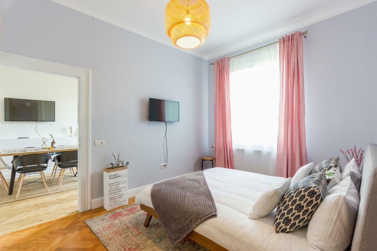 City Chic 3 Bedroom Apartment Kaloşvar Dış mekan fotoğraf