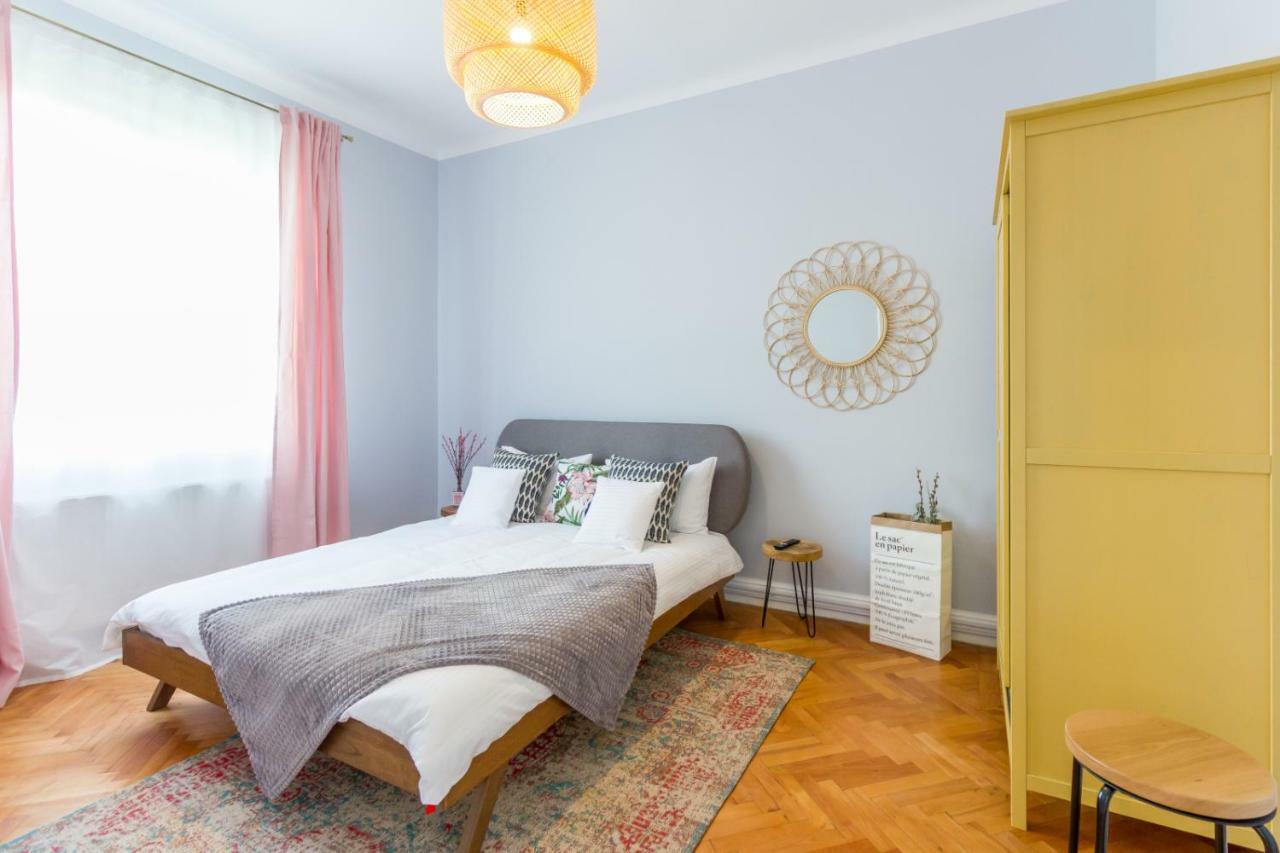 City Chic 3 Bedroom Apartment Kaloşvar Dış mekan fotoğraf