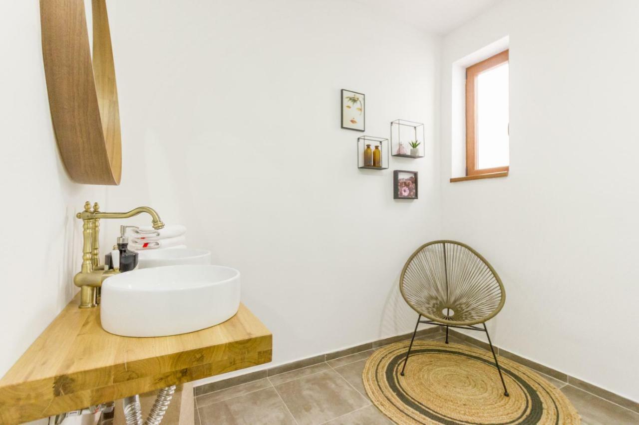 City Chic 3 Bedroom Apartment Kaloşvar Dış mekan fotoğraf