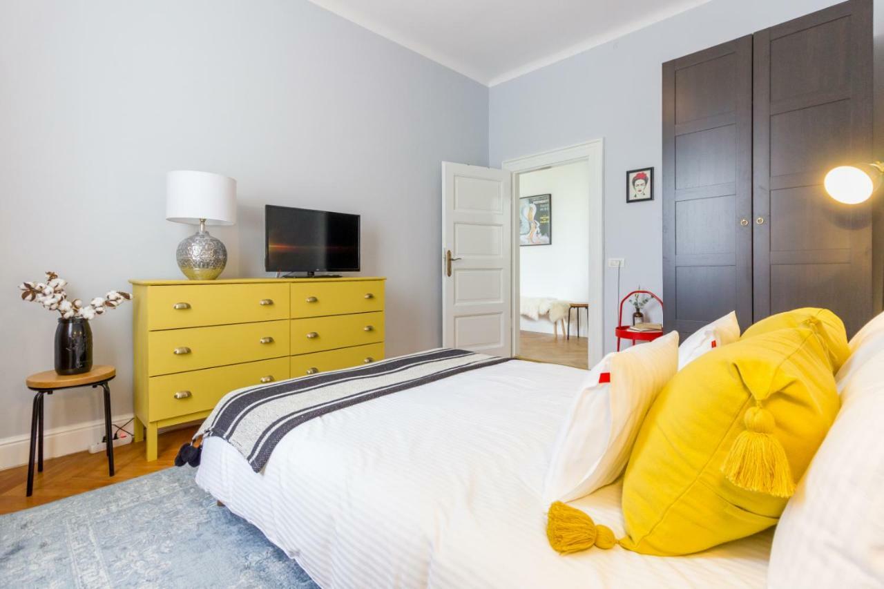 City Chic 3 Bedroom Apartment Kaloşvar Dış mekan fotoğraf