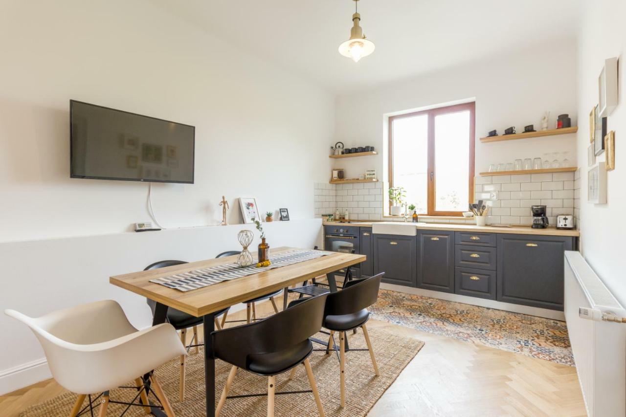 City Chic 3 Bedroom Apartment Kaloşvar Dış mekan fotoğraf